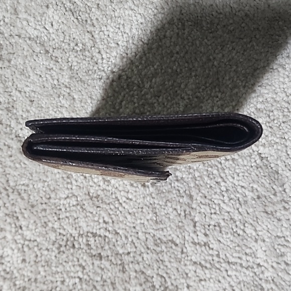 Authentic Gucci Wallet - Picture 2 of 8